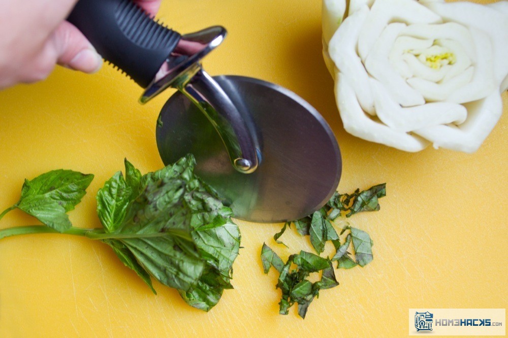 Kitchen Life Hack Video: Chop Vegetables With Pizza Cutter