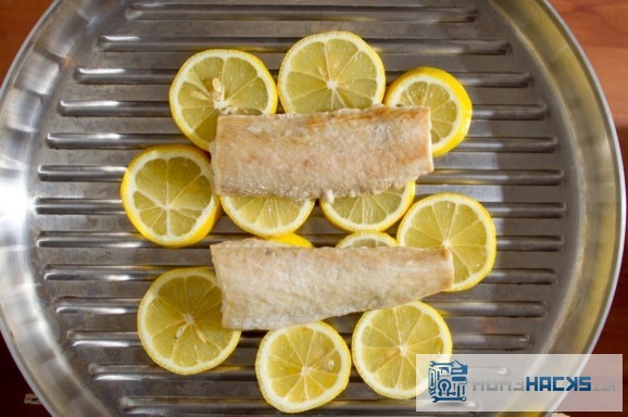 grill-fish-on-lemons