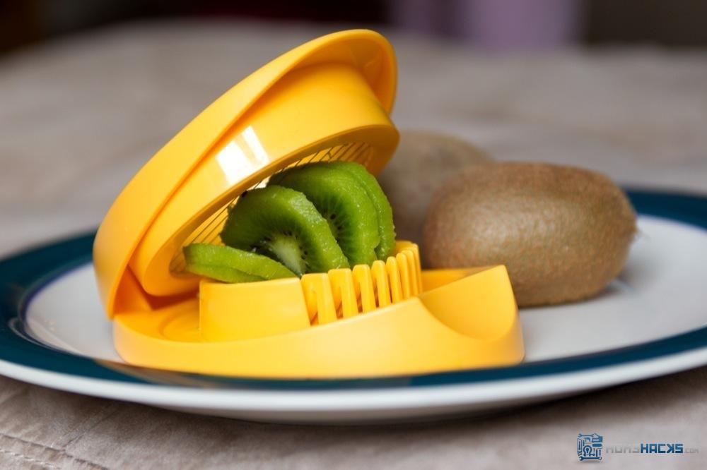 Slice Kiwi Using an Egg Slicer - HomeHacks Slice Kiwi Using An Egg Slicer - Homehacks