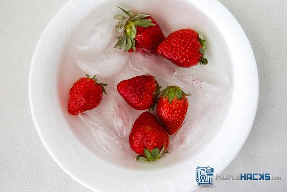 revive wilted strawberries in ice water