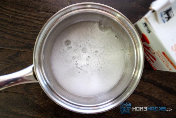 clean pan with baking soda vinegar